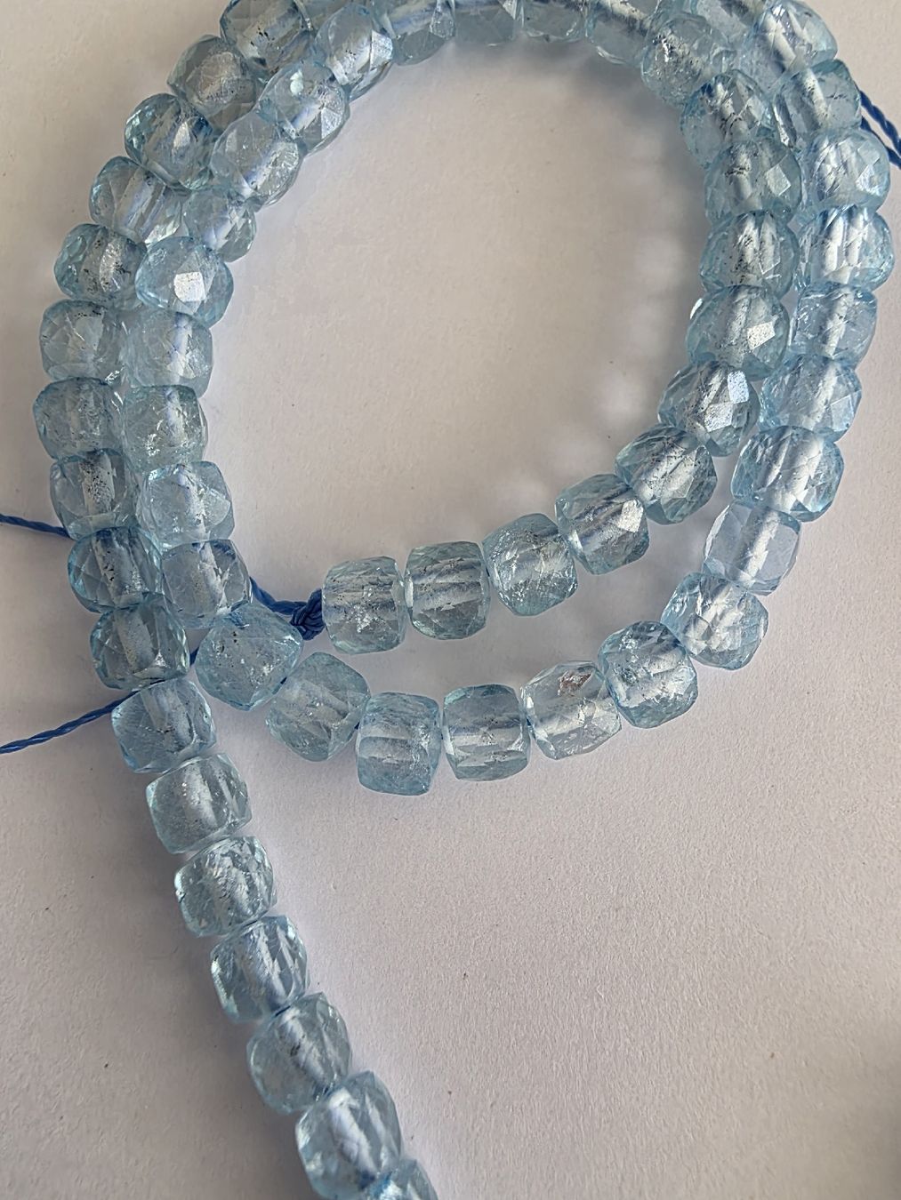 Mineralien & Heilsteine: Topas blau Würfel ca. 4mm. Strang – Neu und originalverpackt aus Menziken von Mirager 1