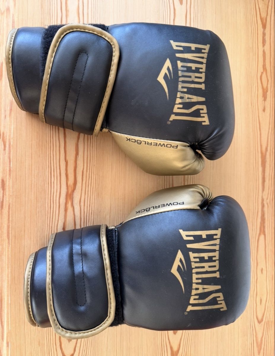 Decathlon Sacchi da boxe: Boxsack mit Ständer und Handschuhen – Usato da Uzwil venduto da Roger_Louis 4