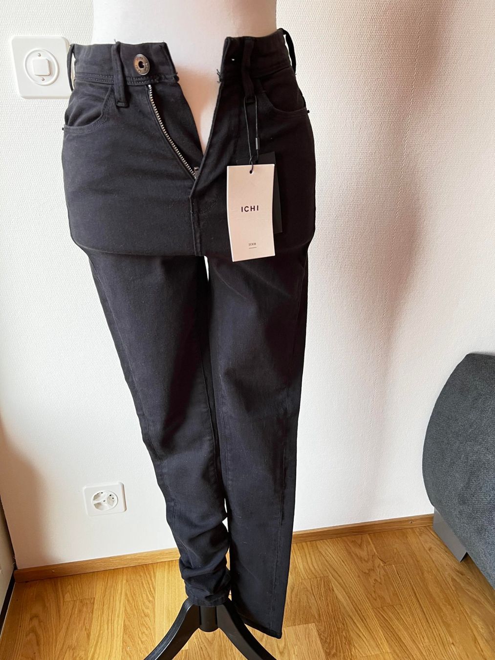 Jeans: Neues Jeans 27/32 – Neuf avec emballage d'origine à Riehen par edu_92w7