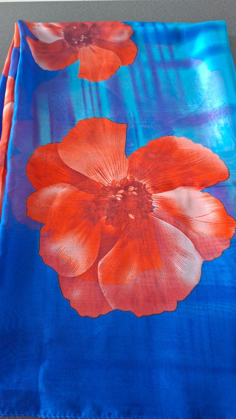 Foulard & Sciarpe: Schal mit Blumenmuster aus VISKOSE / SEIDE – Usato da Gattikon venduto da jeansgli 2