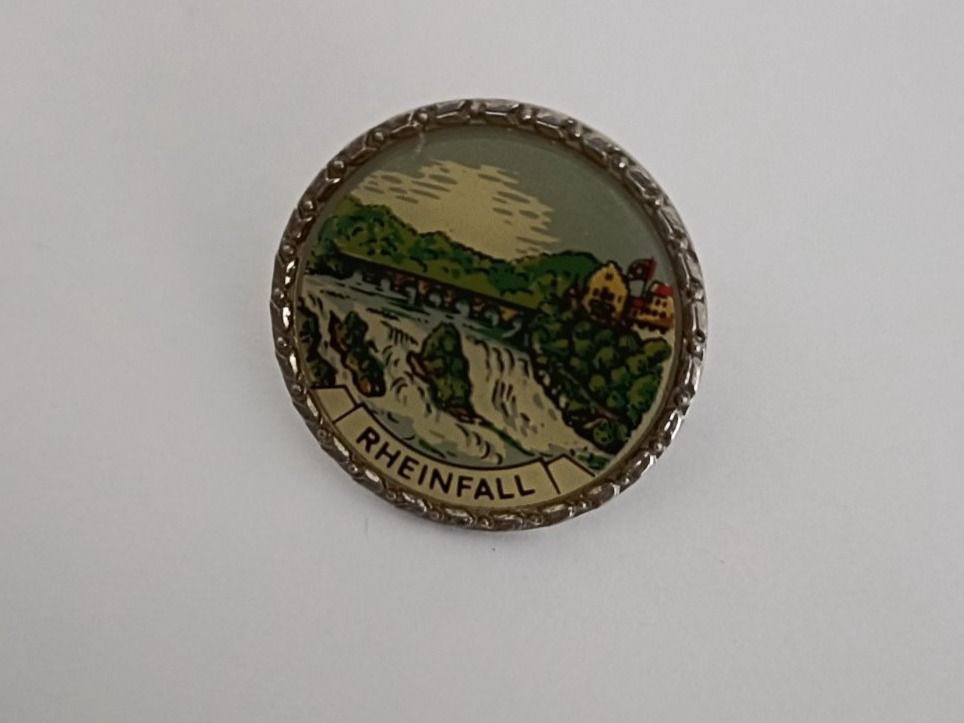 Plaketten & Abzeichen: Pin Rheinfall - Box 30 – Gebraucht aus Köniz von Pinscollect