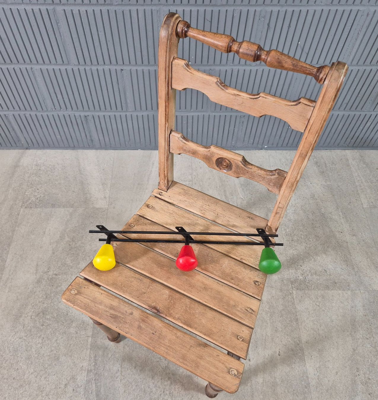 Guardaroba: 1950 Wall Coat-Rack, Wandgarderobe Design Garderobe – Usato da Nottwil venduto da Wondewa-Shop 1