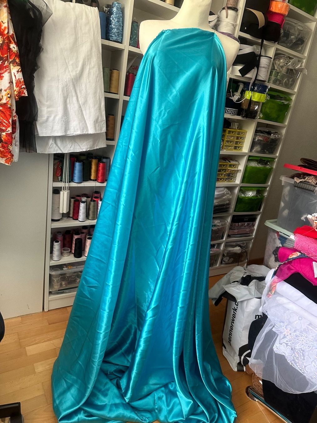 Stoffe: VERSCHIEDENE STOFFE – Neu (gemäss Beschreibung) aus Bottighofen von M.O.L 6