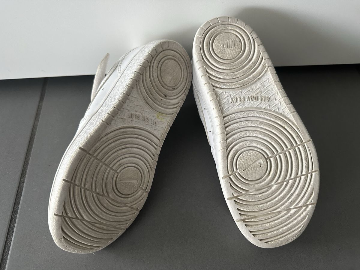 Nike Scarpe per ragazzi: Nike Turnschuhe weiss Grösse 33 – Usato da Uetikon am See venduto da Ccsibi 4
