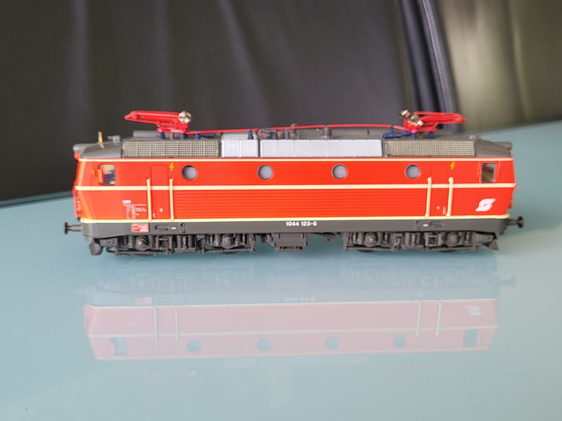 Roco Modellini di ferrovie: H0  ROCO  ÖBB  1044 123-6 – Usato da Oberburg venduto da sensetal 4