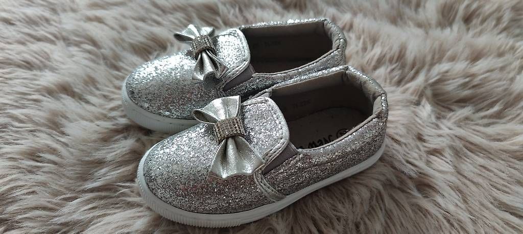Scarpe per ragazze: Wunderschöne Mädchenschuhe - Grösse 25 – Nuovo e nell'imballaggio originale da Teufenthal AG venduto da Agnieszka93