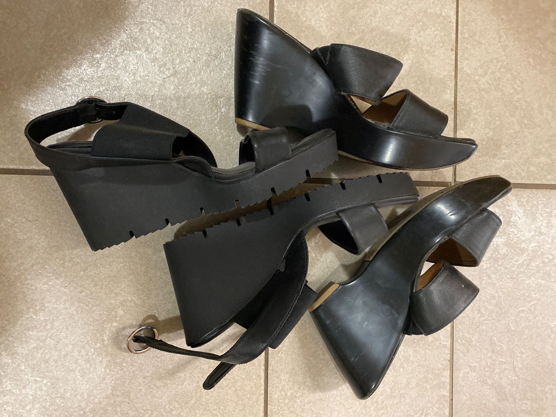Chaussures femmes: 2 Paar Sandalen mit Absatz, Gr 38 – D'occasion à Krauchthal par Kiddy32 4