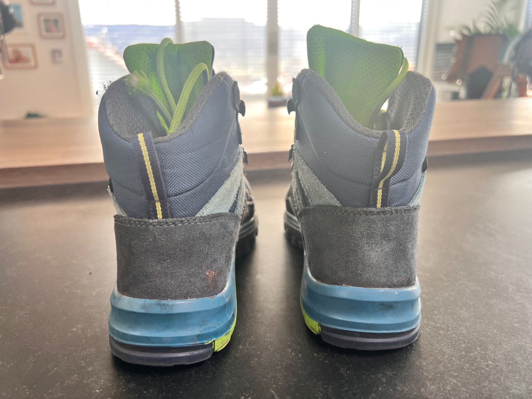 Scarpe per ragazzi: Kinder-Wanderschuhe, waterproof, Gr. 37 – Usato da Muri b. Bern venduto da suedamerika1 4