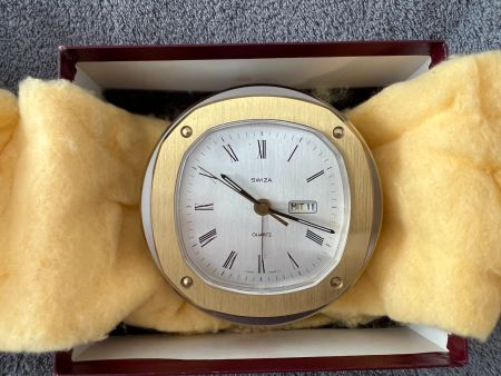 Swiza Quartz Tischuhr Weckfunktion, Datum, Wochentagsanzeige
