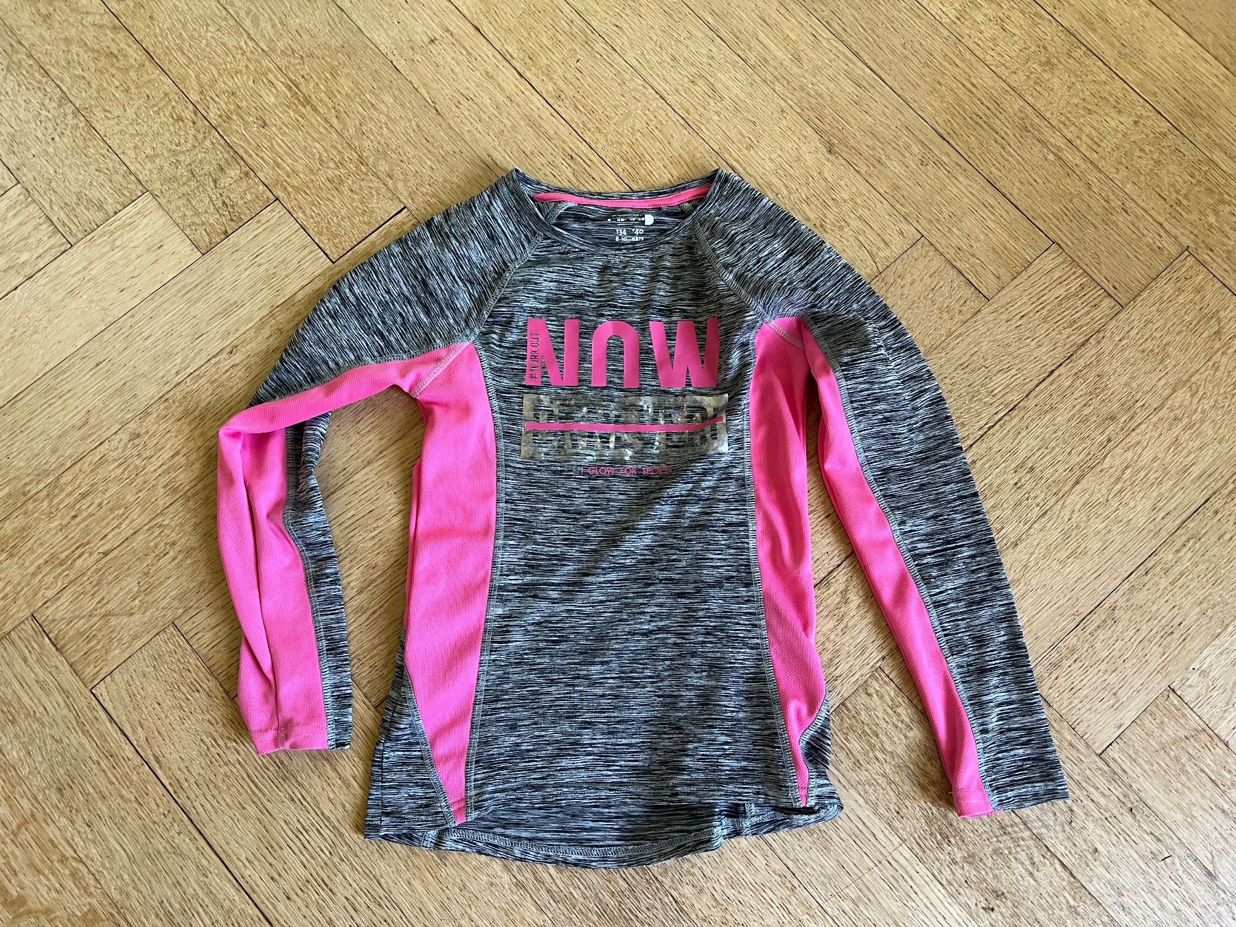 Blusen, T-Shirts & Tops: Sport shirt Langarm, Mädchen Grösse 134 – Gebraucht aus Beinwil am See von brigittehug