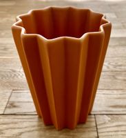 Sternförmige ASA-Vase in Ocker