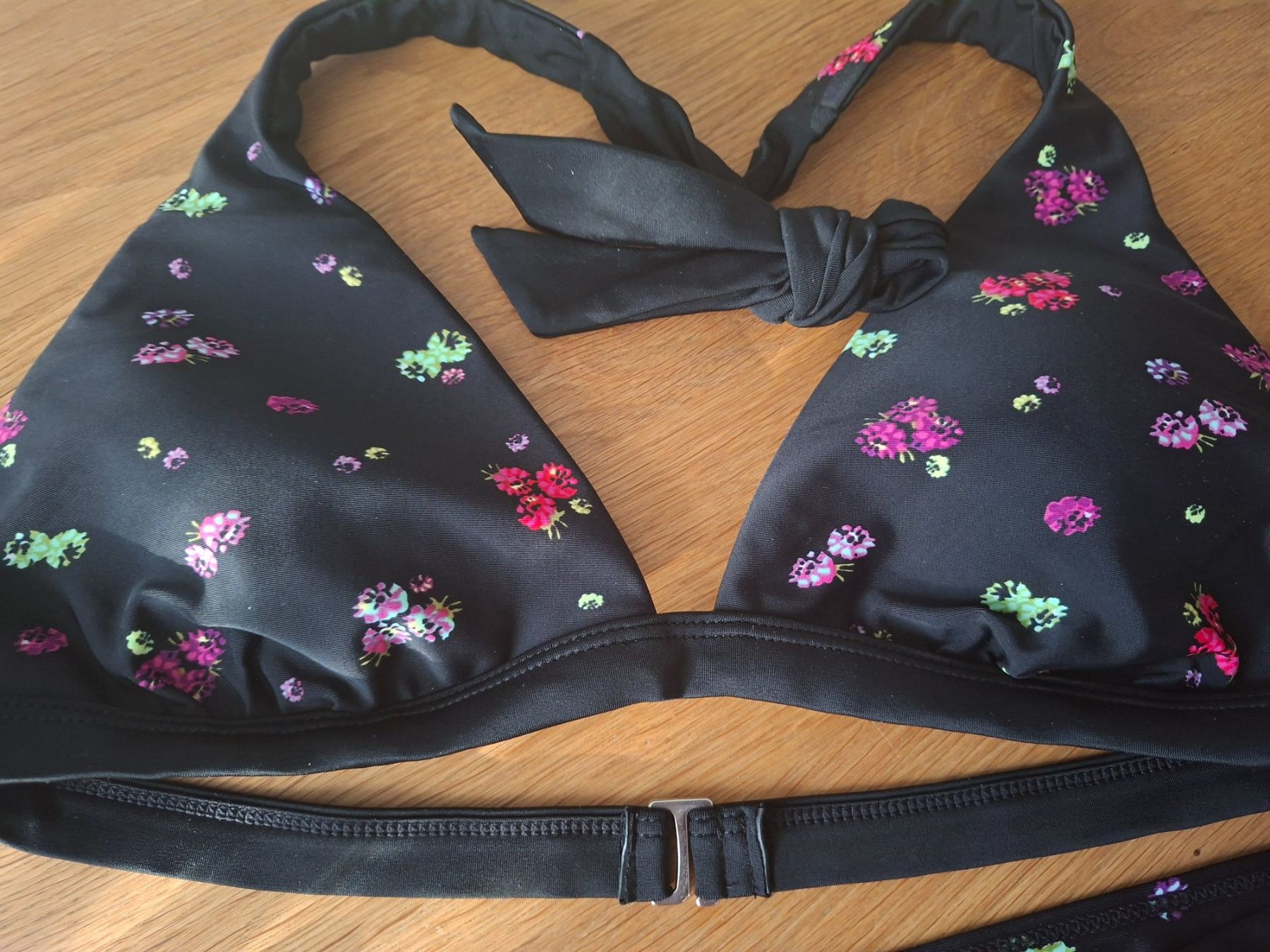 Costumi da bagno & Bikini: Bikini Gr. 38/40 BLACKOUT schwarz mit Blumen – Nuovo (secondo la descrizione) da Rüttenen venduto da Pinie14 1