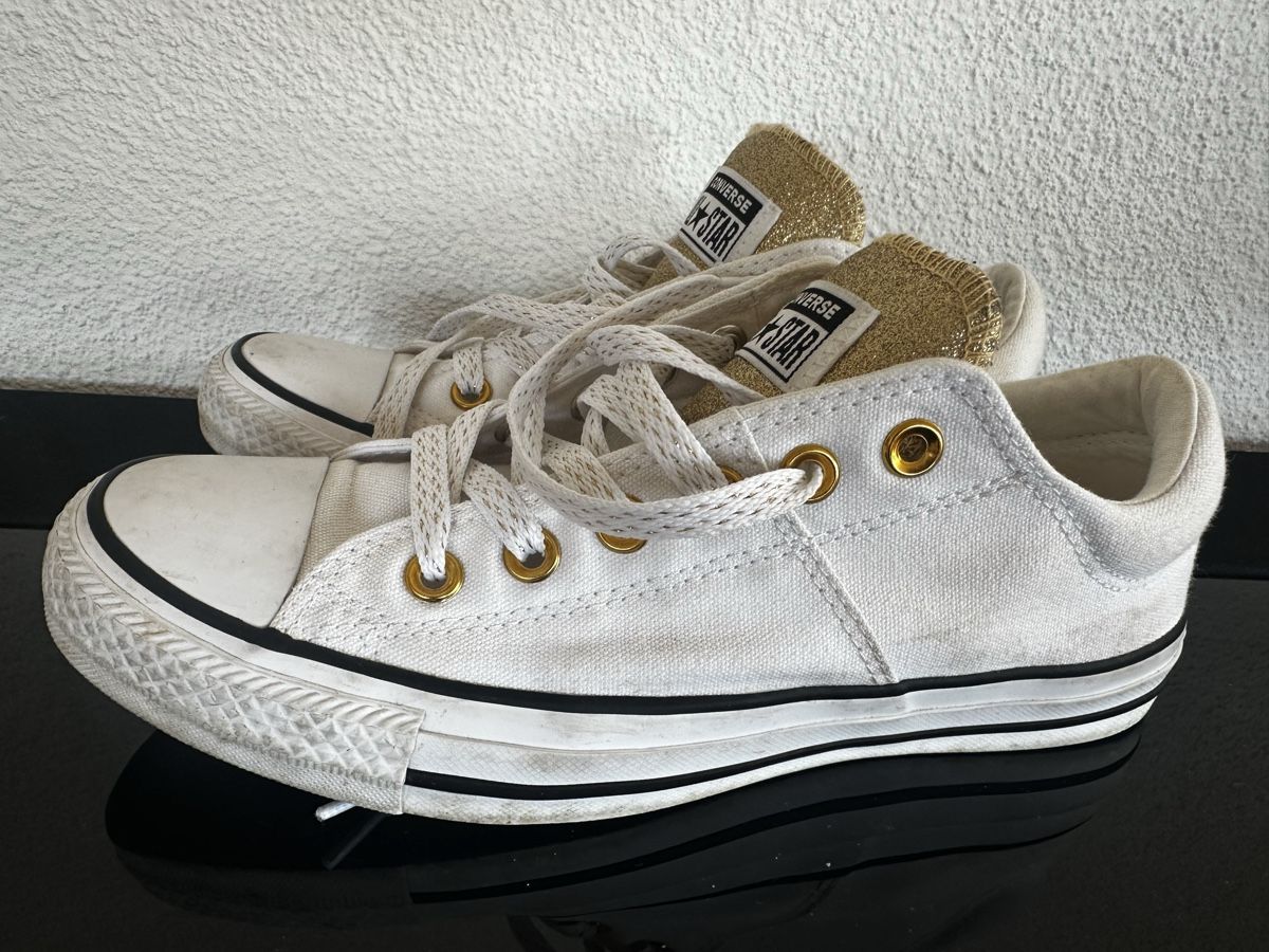 Scarpe da donna: Convers Sportschuhe – Usato da Bäch SZ venduto da ruslena29 2
