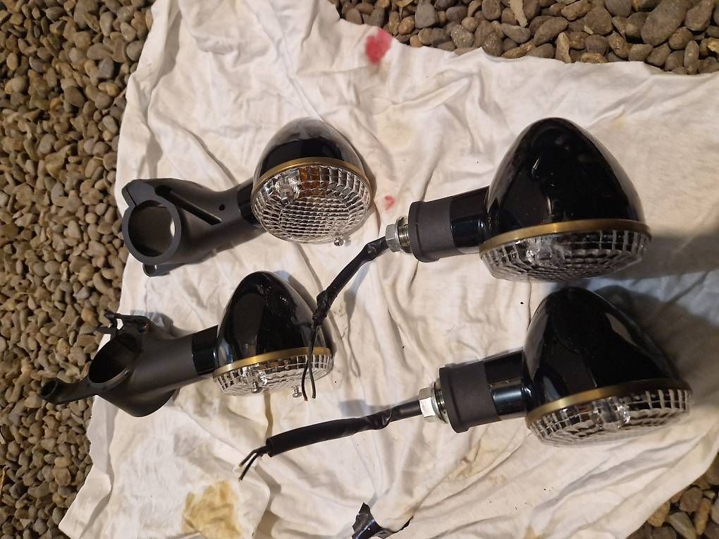 Tutti i ricambio per moto: Blinker Yamaha XV 950 – Usato da Liebefeld venduto da MTB0402