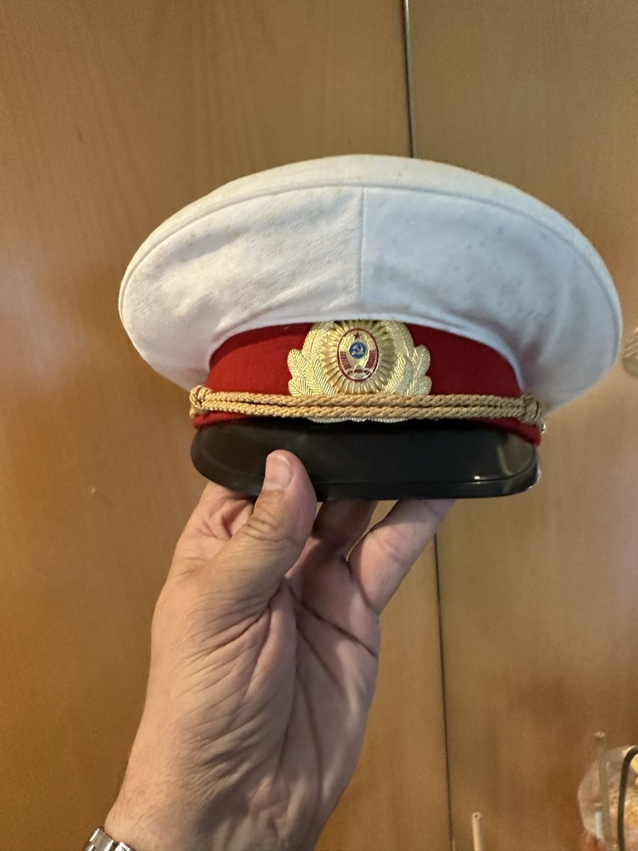 Copricapi, berretti & cappellini: Police ex URSS (Russia) – Usato da Morbio Inferiore venduto da Ecod