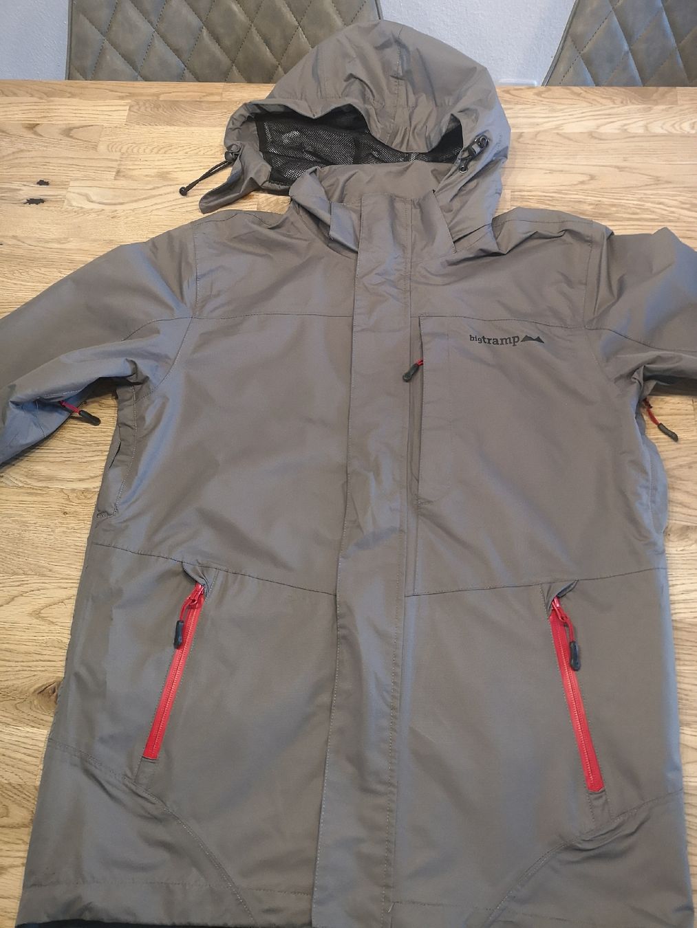 Big Tramp Jacken: Neu :Regen Jacke von Big tramp. Gr S – Neu (gemäss Beschreibung) aus Forch von Hakyboss