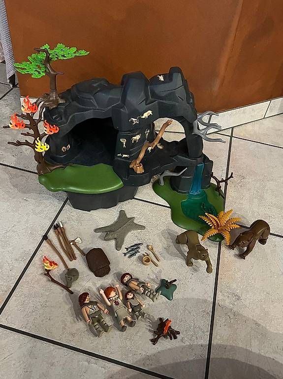 Playmobil Giocattoli: grosse Steinzeithöhle von Playmobil – Usato da Hirschthal venduto da rooblue