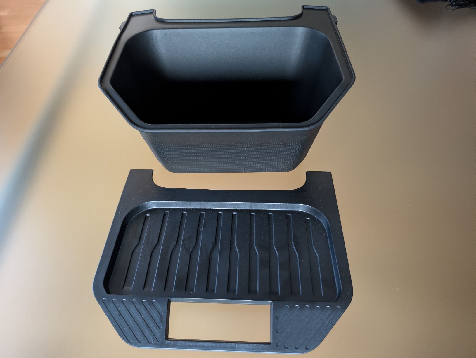 Cestini per rifiuti: Abfalleimer für Tesla Model Y Juniper – Nuovo (secondo la descrizione) da Embrach venduto da jra