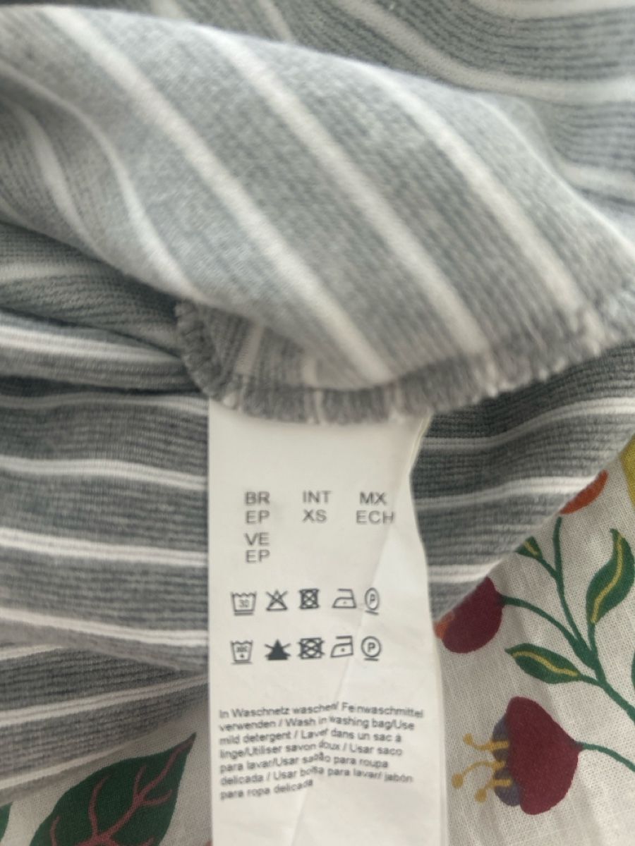 Hugo Boss Kleider: Hugo boss dress grey white stripes – Gebraucht aus Duebendorf von cmeira 2