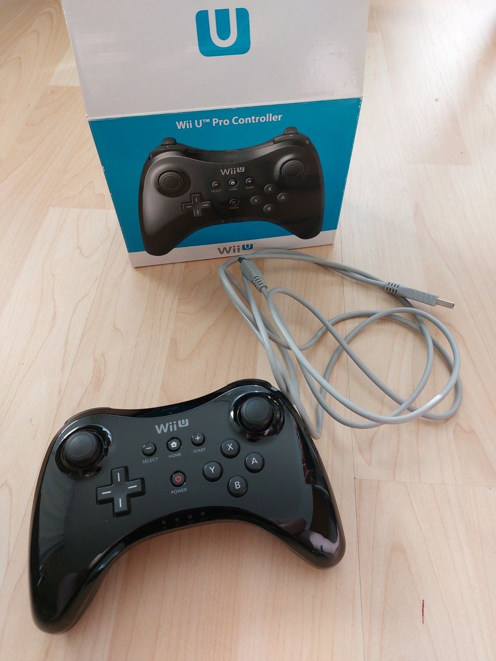 Nintendo Controller: Wii U Pro Controller mit original verpackung – Gebraucht aus Biel/Bienne von
