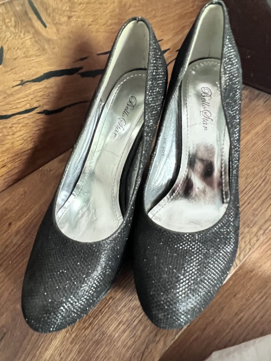 Chaussures femmes: Pumps glitzer schwarz Bella Star Grösse 39 – D'occasion à Unterterzen par syllalex