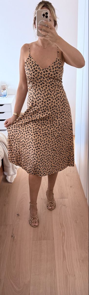 Sezane Kleider: Robe Sézane en viscose, taille 38 – Neu und originalverpackt aus Martigny von Luxivore83 1
