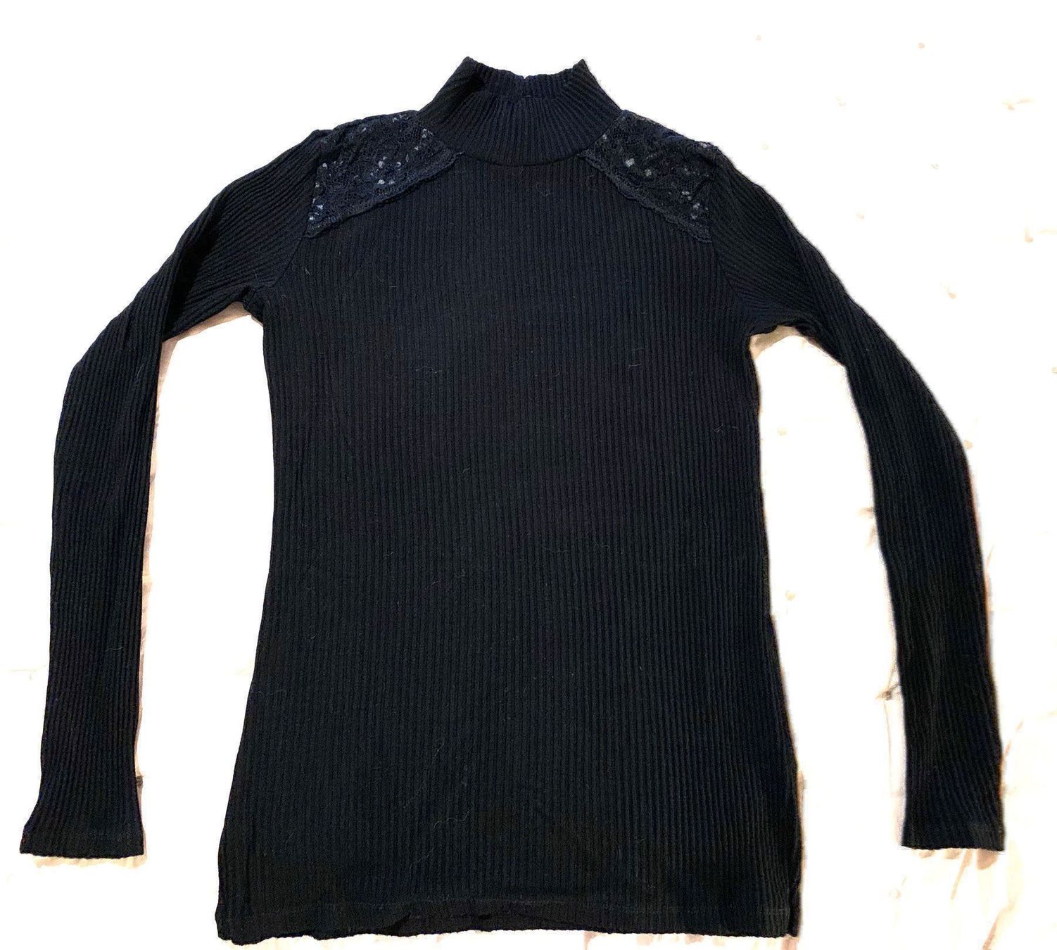 Top: Pull fin noir t.38 – Usato da Sion venduto da DayJenn 1