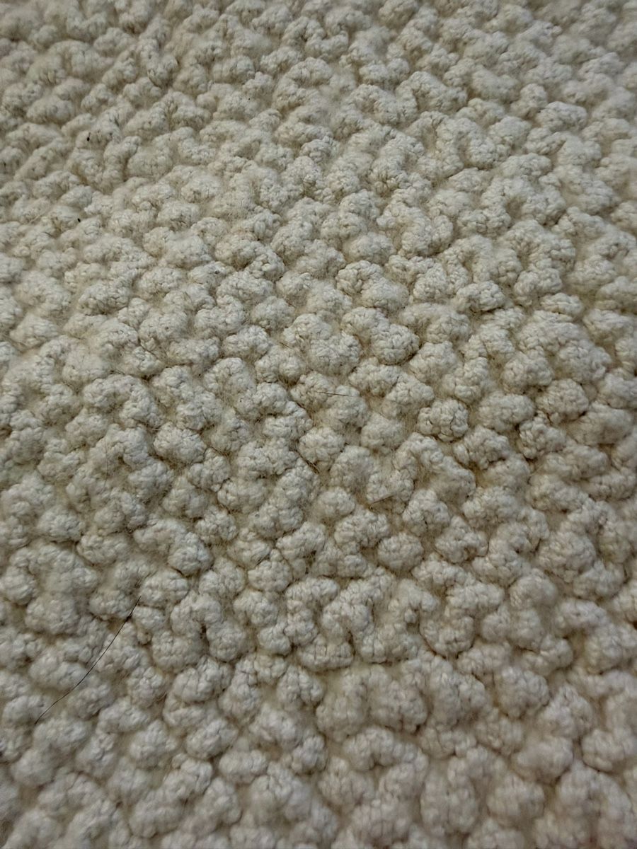 Tappeti: Cream textured rug with fringe – Usato da Zürich venduto da BettinaMarie2308 2