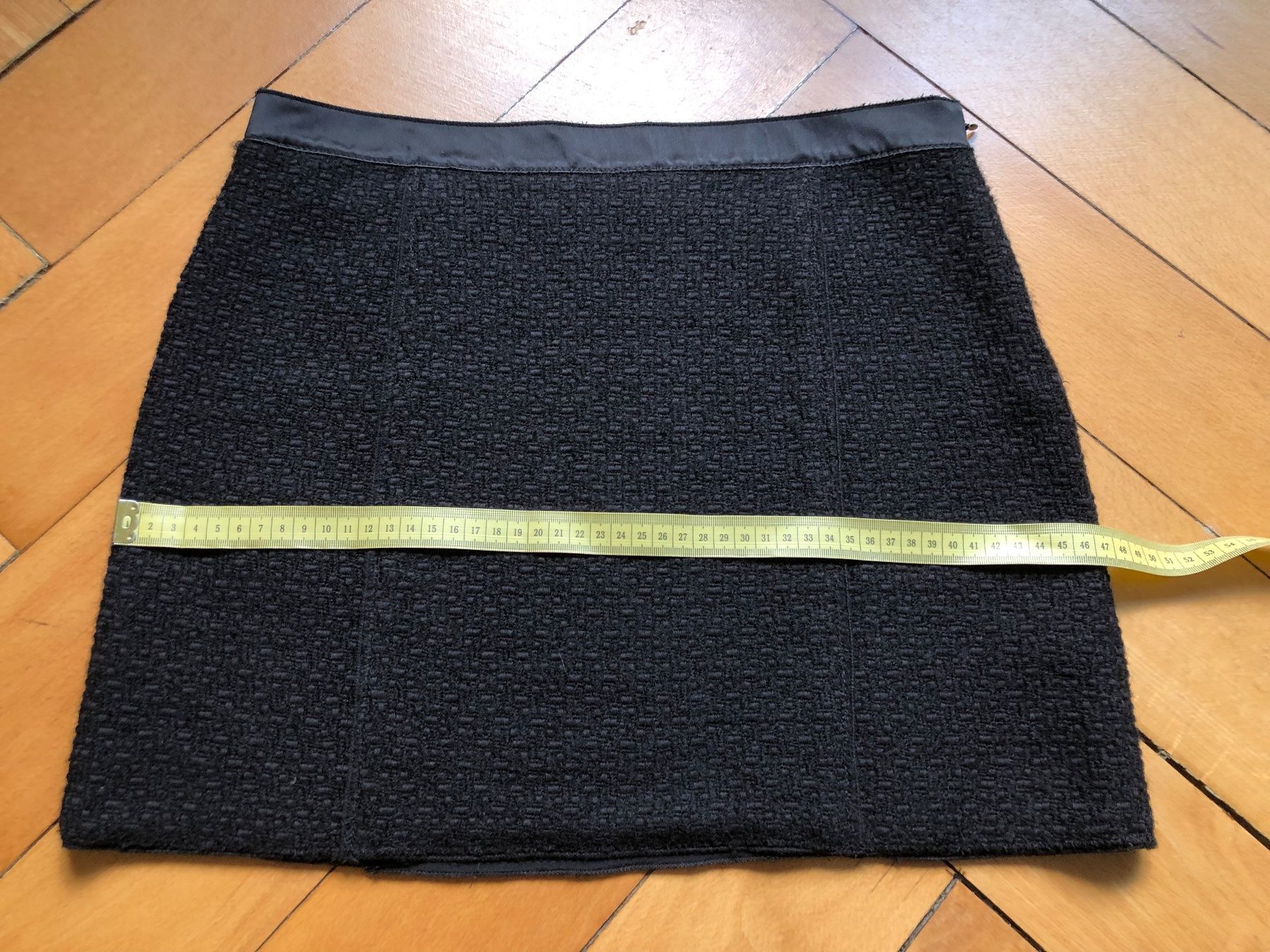 Dolce & Gabbana Gonne: Kurzer Rock Dolce & Gabbana schwarz – Usato da Zürich venduto da MakasoZH 7
