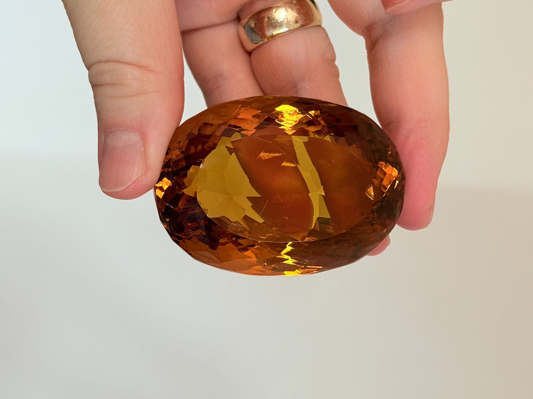 Minerali & Pietre curative: 461.45 Ct Certified Oval Cut Loose Gem – Nuovo e nell'imballaggio originale da Genève venduto da AWWA 5