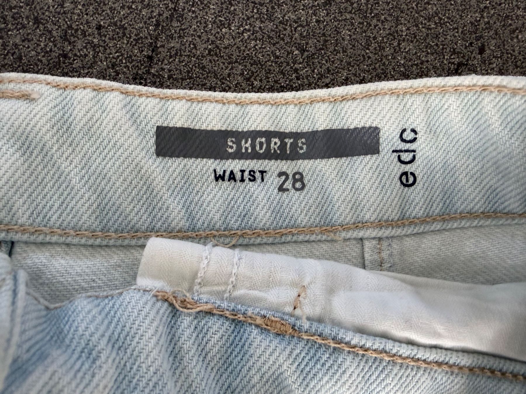 Esprit Hosen: Jeans-Shorts hellblau Grösse 28 – Neu (gemäss Beschreibung) aus Rupperswil von Nila_7 2