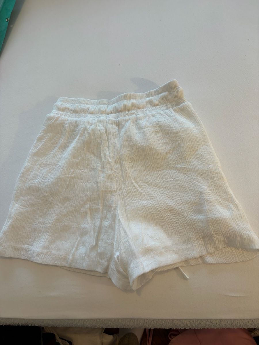 Bershka Pantaloni: Short blanc Bershka  – Usato da Pully venduto da ari_78pk 2