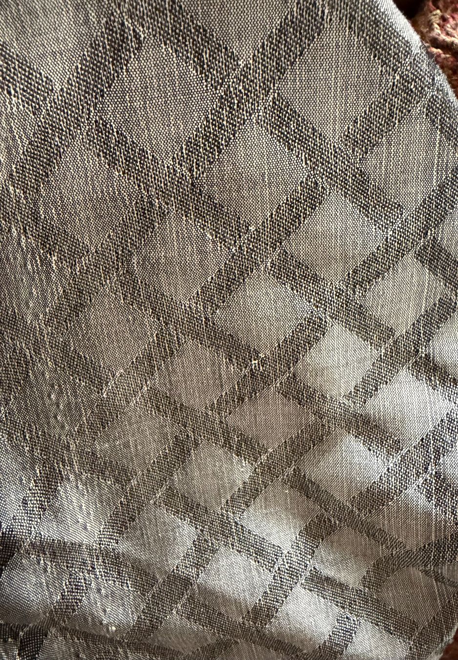 Tessuti: Jacquard Seide im Rautenmuster, Farbe grau/hellgrau B 1.15 m – Nuovo (secondo la descrizione) da Schwerzenbach venduto da einblick 3