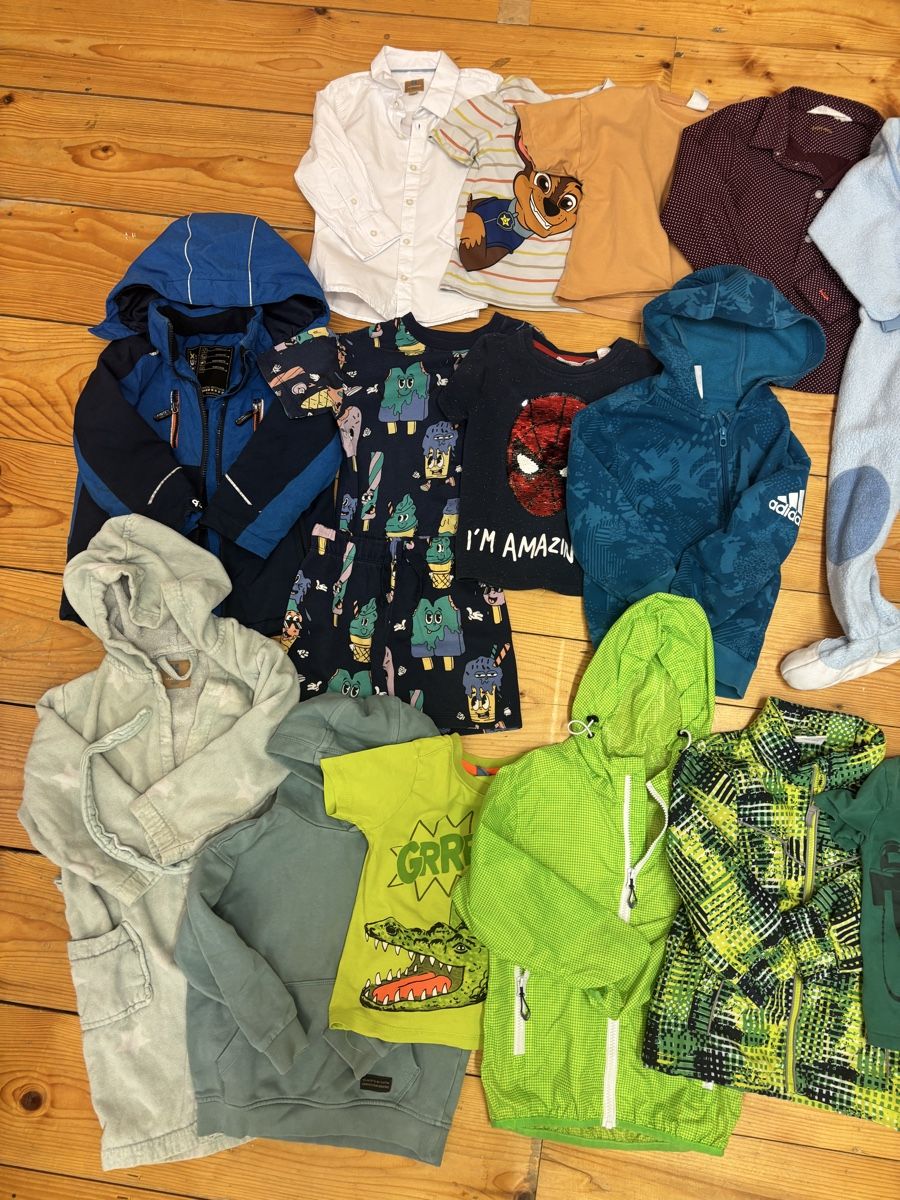 Lotti & Set di vestiti: Kleiderpaket Jungs, Grösse 104 – Usato da Büren an der Aare venduto da Nikito2001 1
