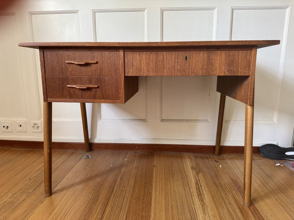 Scrivanie: Mid-Century dänischer Schreibtisch – Usato da zürich venduto da goldklumpen