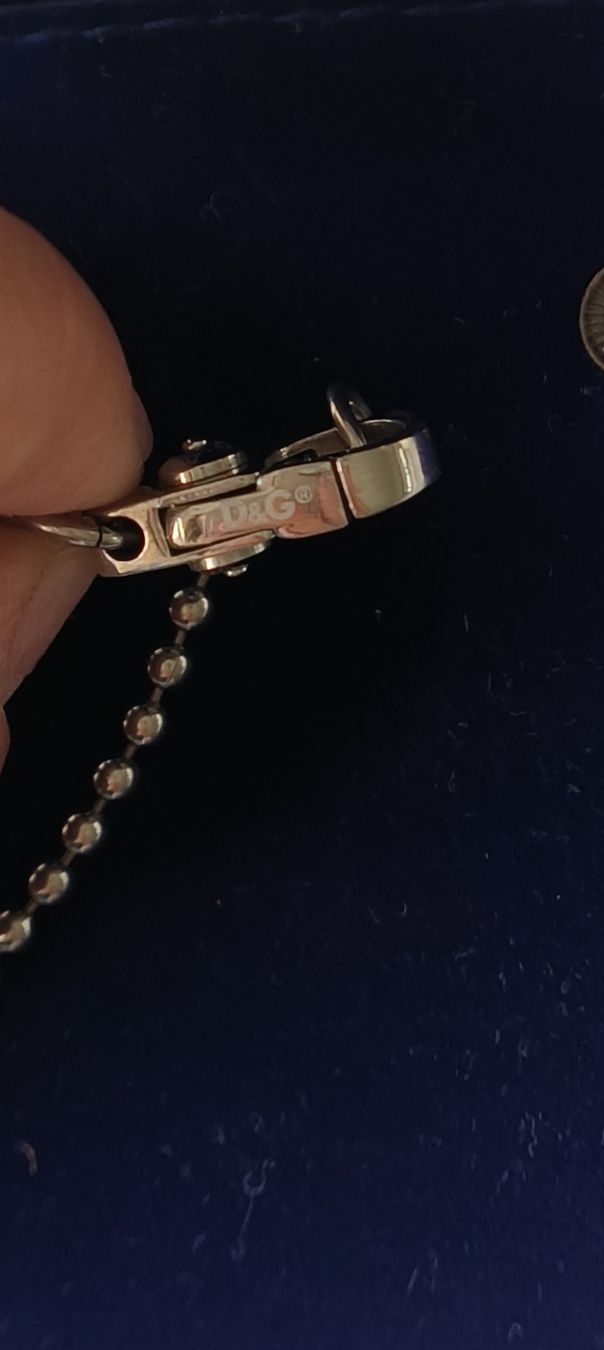 Dolce & Gabbana Catenine: D&G Kette mit Anhänger – Usato da Beringen venduto da Holly.80 3