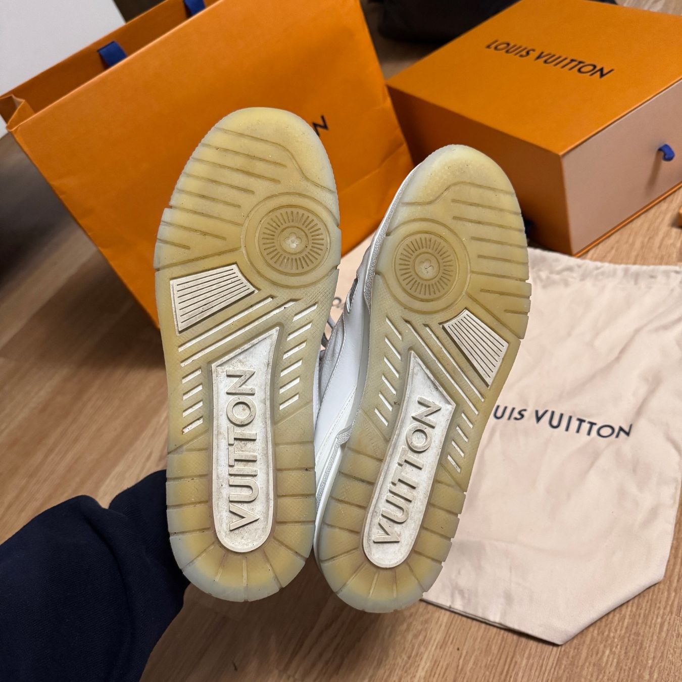 Louis Vuitton Scarpe da uomo: Louis Vuitton LV Trainer Sneaker Grau Weiss – Usato da Bern venduto da 1unzefeinsilber 4