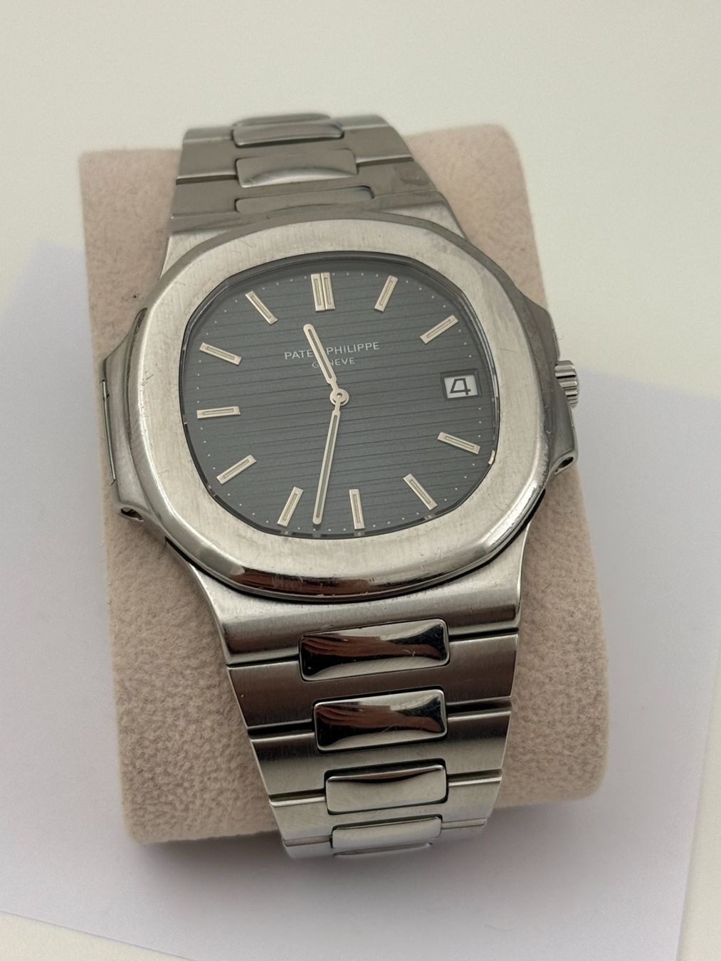 Patek Philippe Orologi: Patek Philippe Nautilus 3700 – Usato da Erlenbach ZH venduto da iLuxury