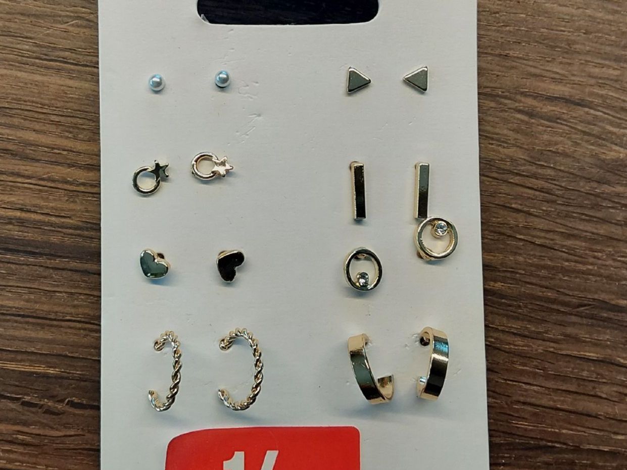 Ohrringe & -stecker: 8 Paar Ohrstecker Migros neu – Neu und originalverpackt aus Köniz von scopello12 1