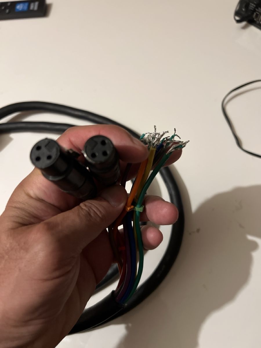 Kabel: Kabel D-Sub auf XLR gebraucht – Gebraucht aus Luzern von Virus-Sounds 2