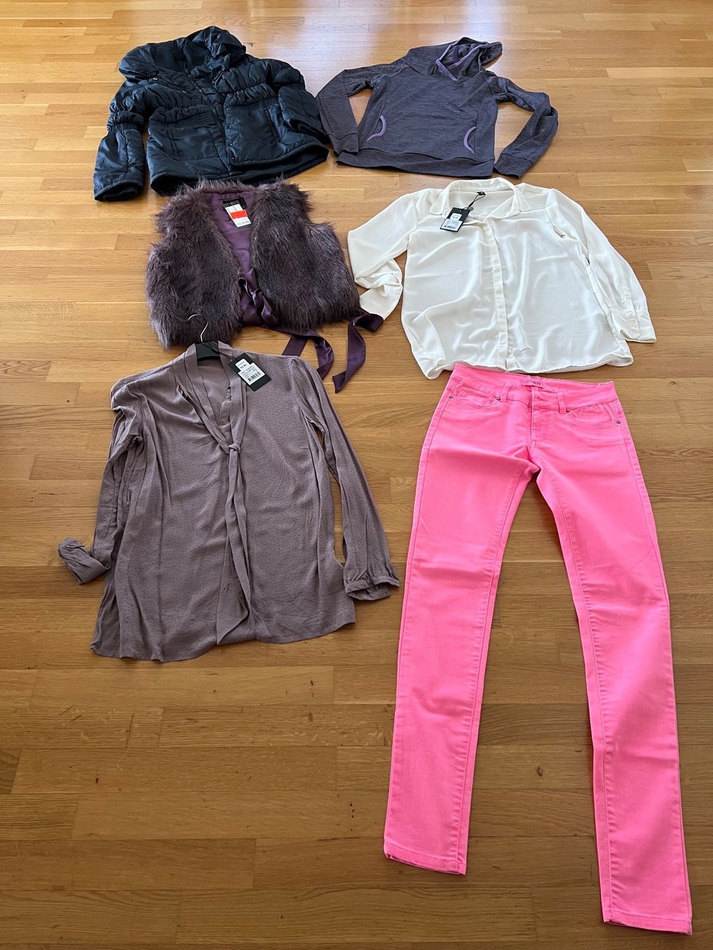 Lots de vêtements: Damen Kleiderpaket Gr.S – Neuf (Voir description) à Bettlach par Tradenet100