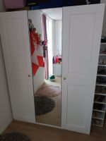 Kleiderschrank mit Drei Türen