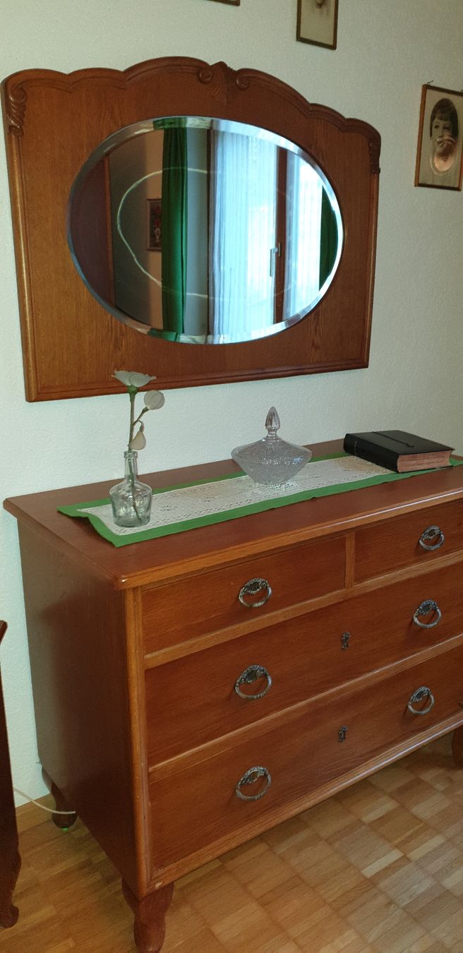 Lits: Ancienne chambre complète – D'occasion à Cortébert par fli_yk5q