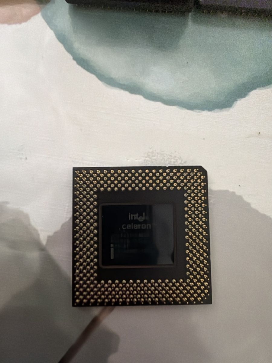 Intel Composants électroniques: Lots de processeurs Intel Celeron  – Défectueux à Martigny par capri2800 3