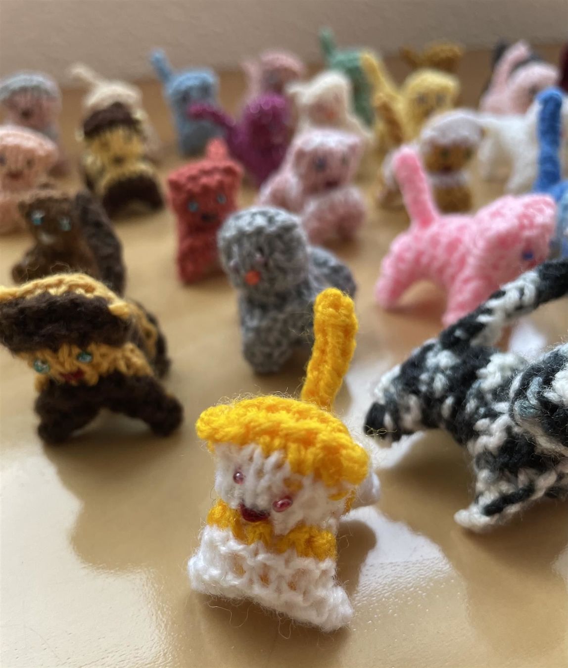 Statuette: handgestrickte Katzenbabys div. Farben – Nuovo e nell'imballaggio originale da Diepoldsau venduto da preisparadies-ch 1