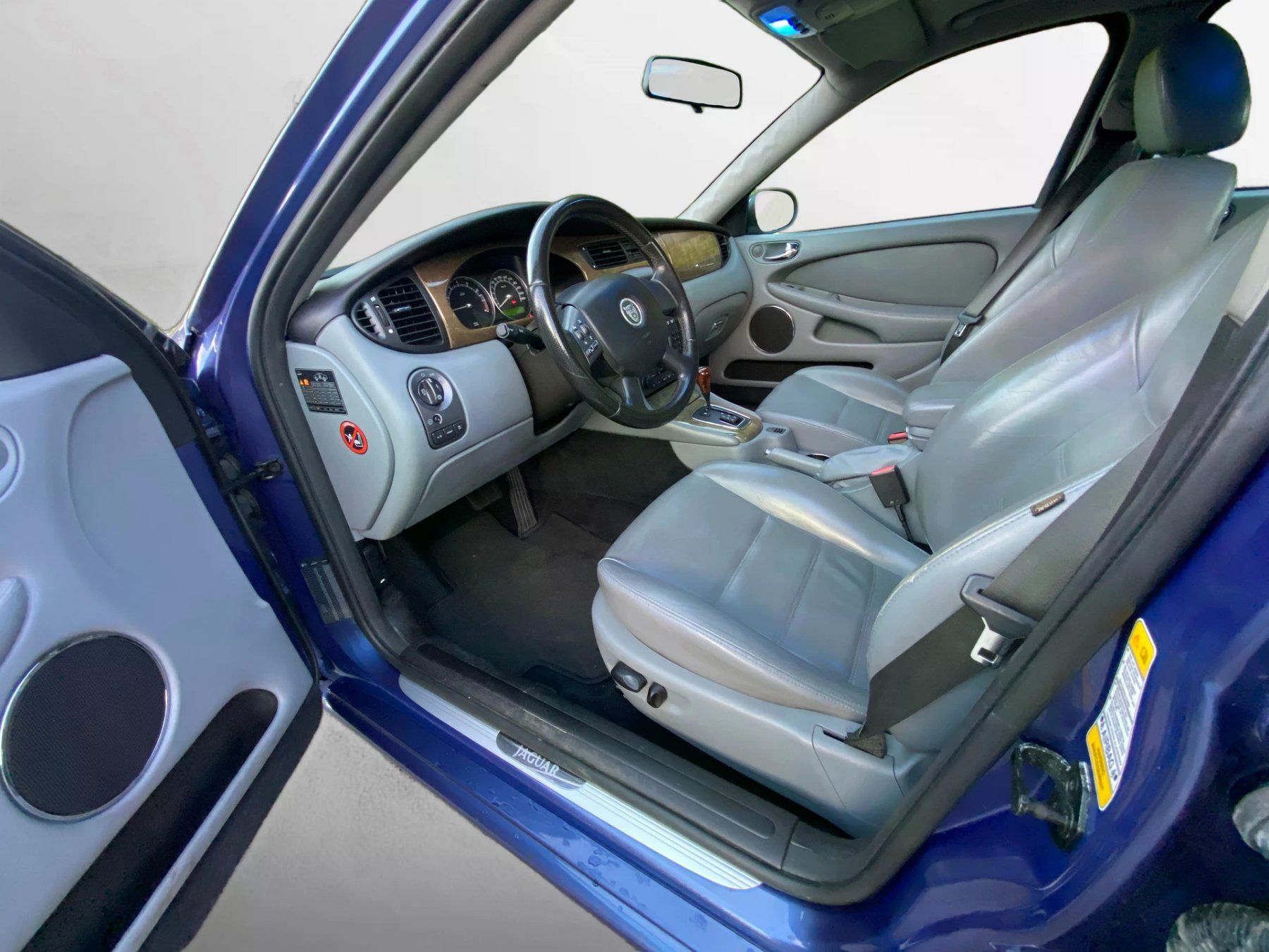 Jaguar Automobili: Jaguar X-Type 2.5l V6 SP – Difettoso da Wangen an der Aare venduto da Swiss-liq24 7
