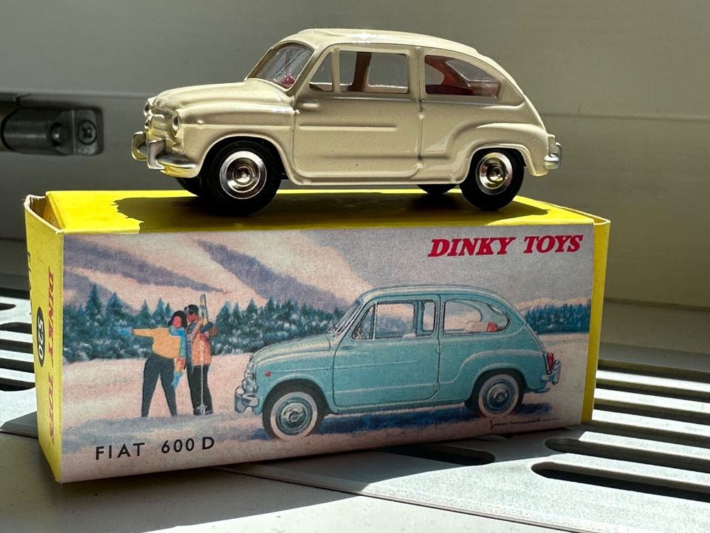 Modellino Auto DINKY TOYS FIAT 600D 520, Scala 1/43, Edizione DeAgostini, Colore Rosso
