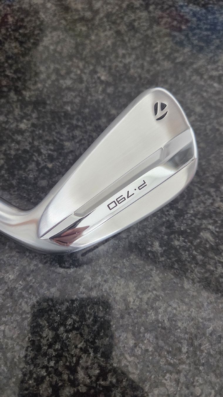 Mazze & Set: TaylorMade P790 Eisen7 / RH – Nuovo (secondo la descrizione) da Bösingen venduto da gregorspychiger 1
