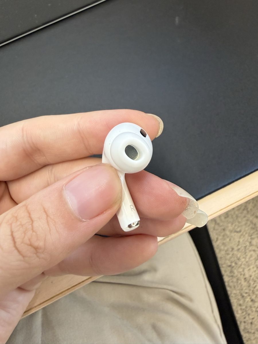 Apple Casques audio: Apple AirPods Pro 2 Ladecase  – D'occasion à Hüttwilen par sar_8gj7 7