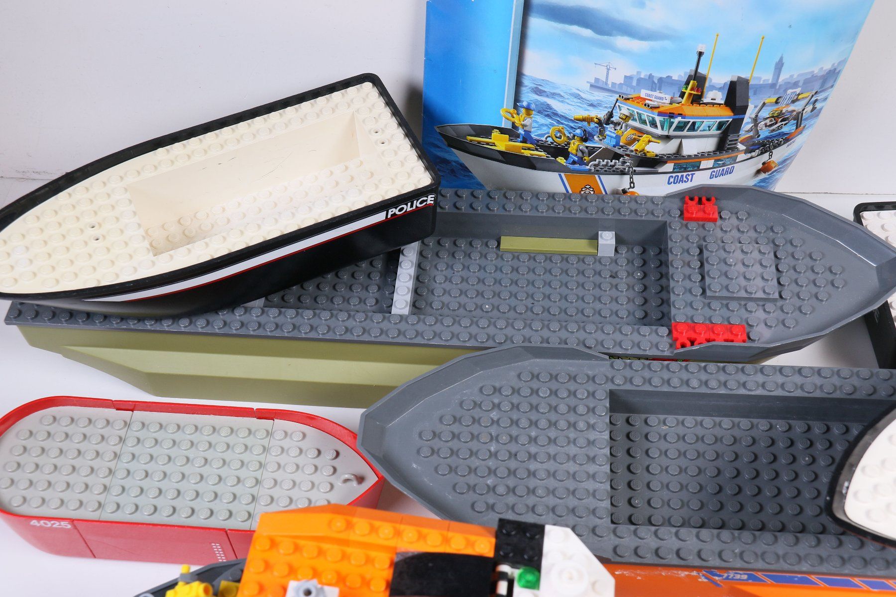 Lego Kit di costruzioni: Diverse Schiffsrümpfe und einige Teile dazu – Usato da Hettlingen venduto da Scholi99 3